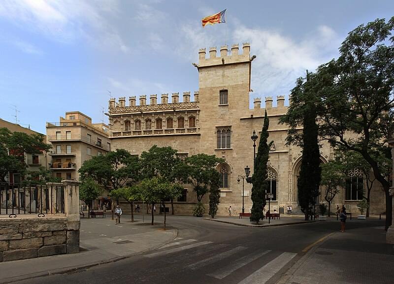 fachada de la lonja de la seda en valencia 1