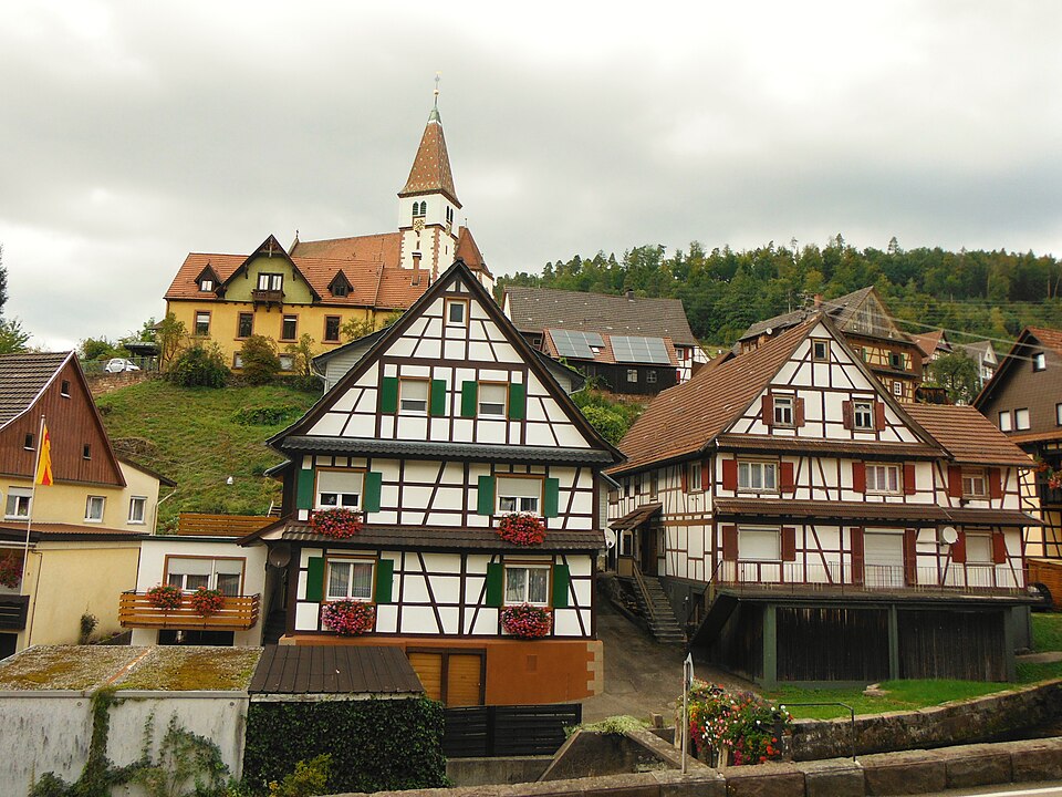 fachwerkdorf reichental gernsbach mit st mauritius kirche