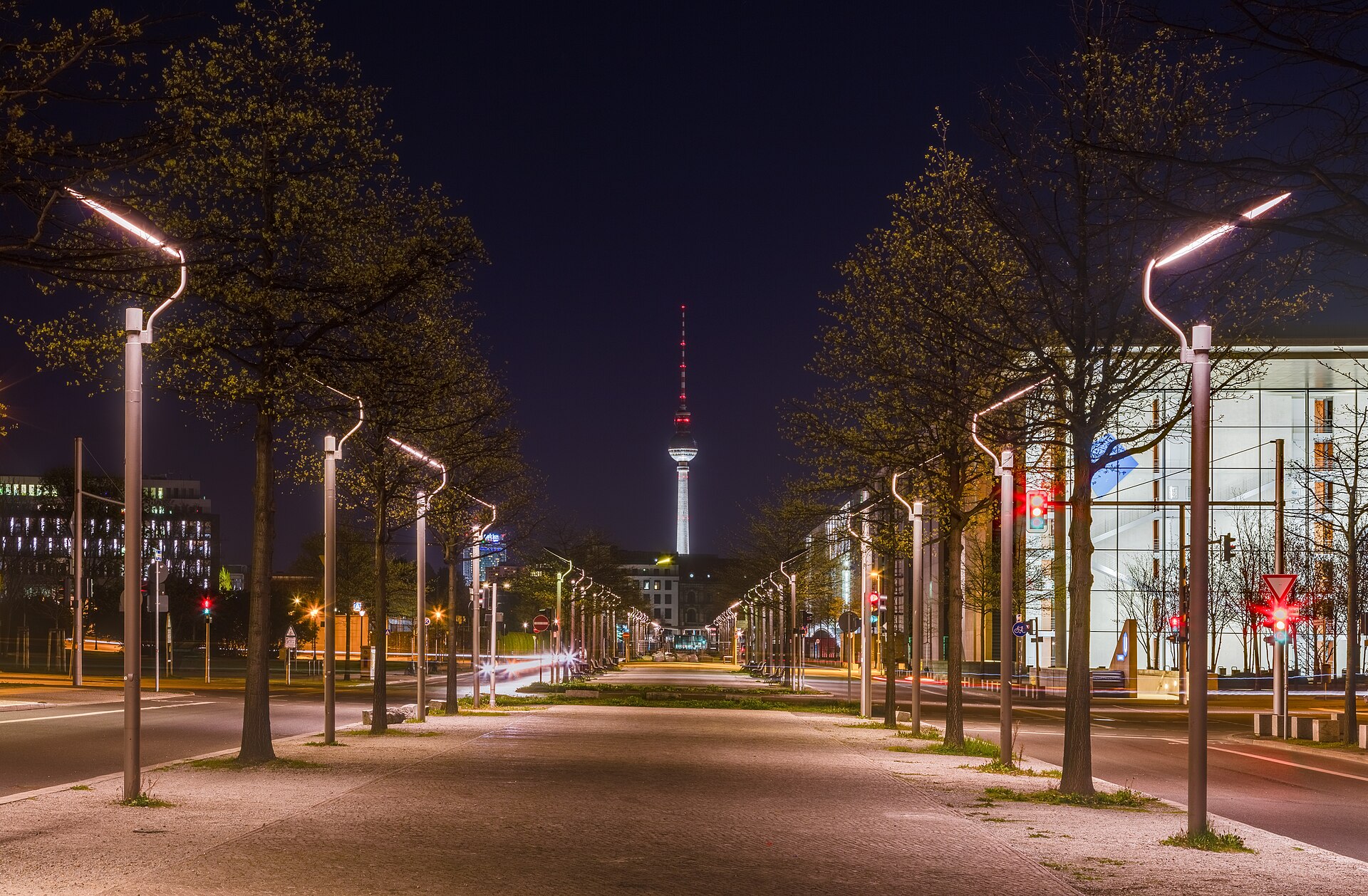 fernsehturm berlin alemania 2016 04 21 dd40 42hdr