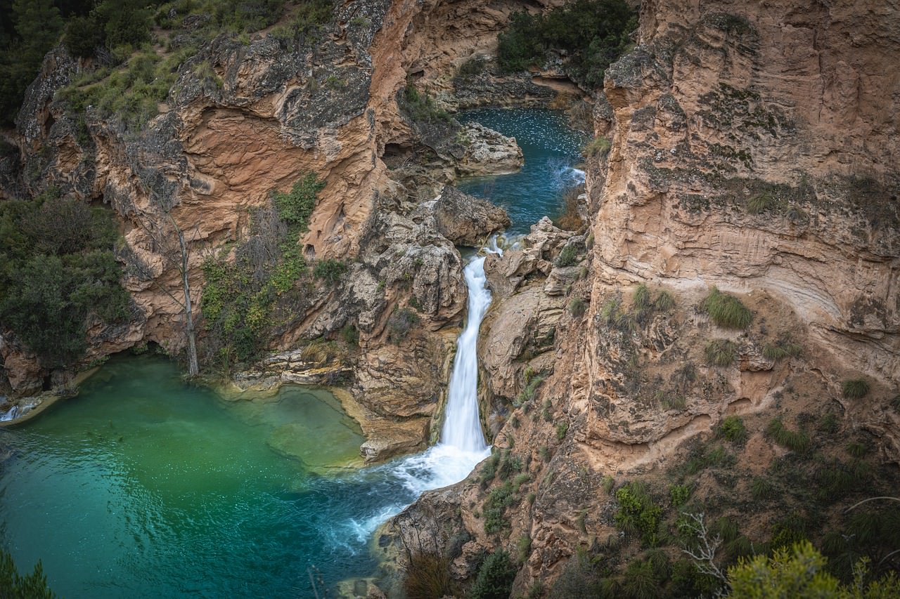 fiume cascata montagna autunno