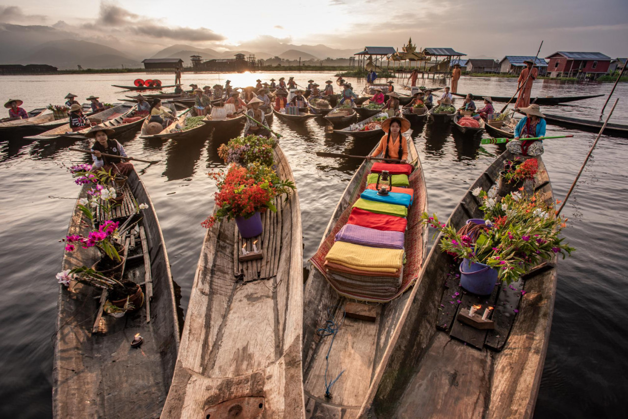floating market morning inle lake shan state myanmarxa