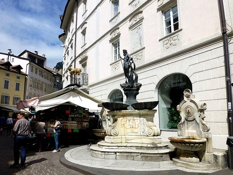 fontana del nettuno piazza delle erbe bolzano