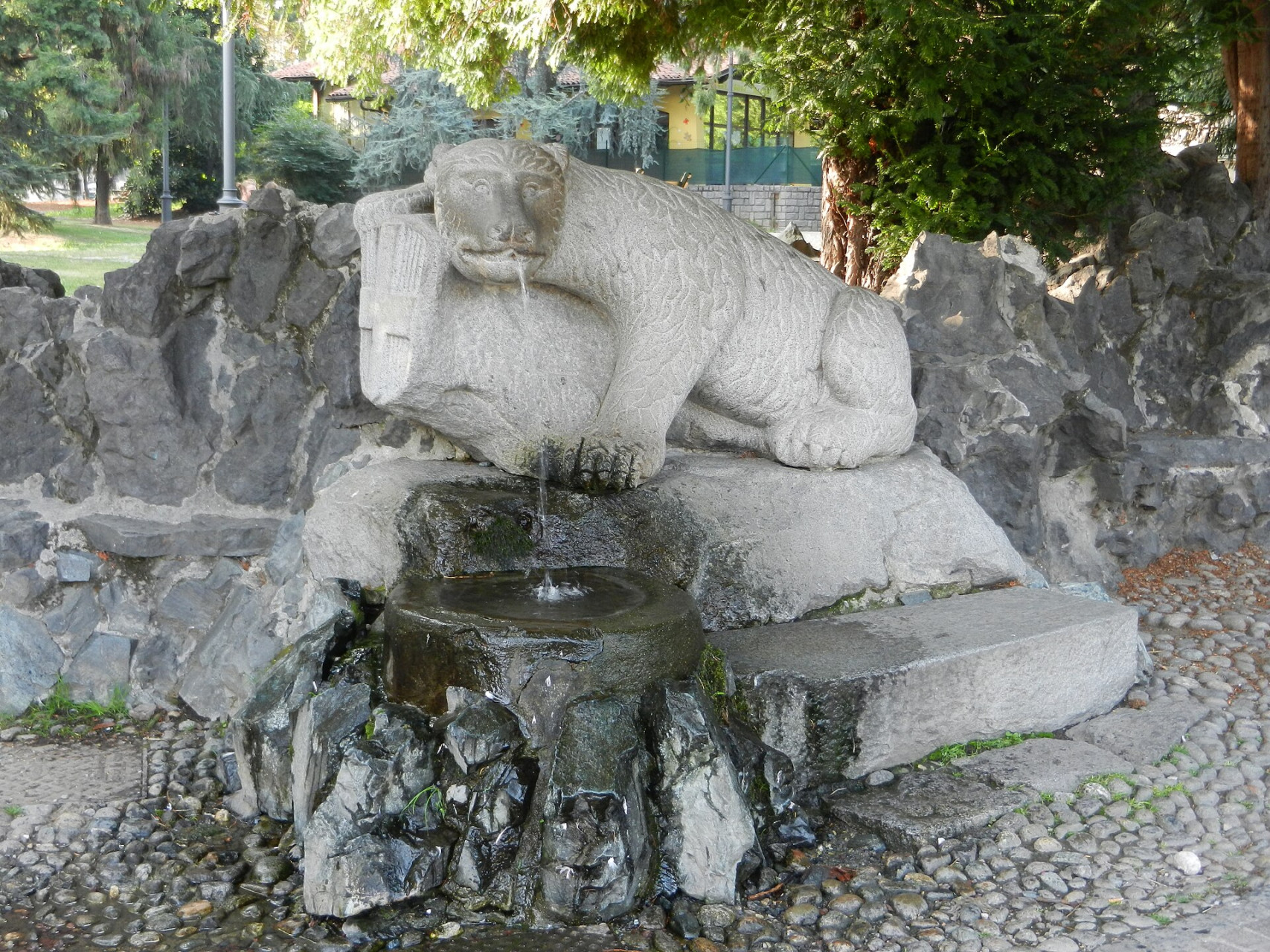 fontana dell orso ai giardini zumaglini