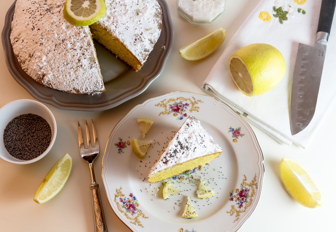 food cake lemon icing sugar