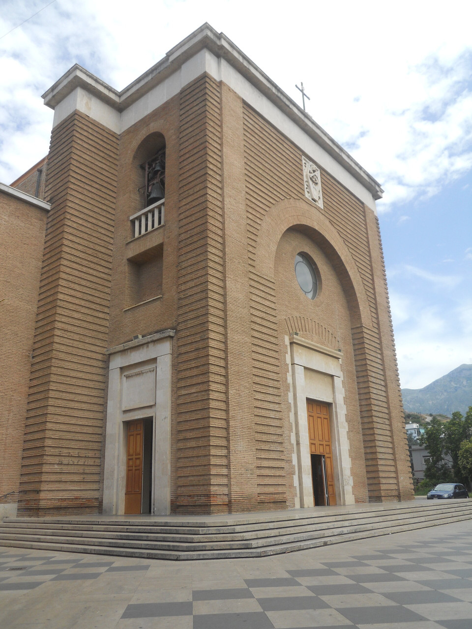 formia chiesadeisantilorenzoegiovannibattista facciata