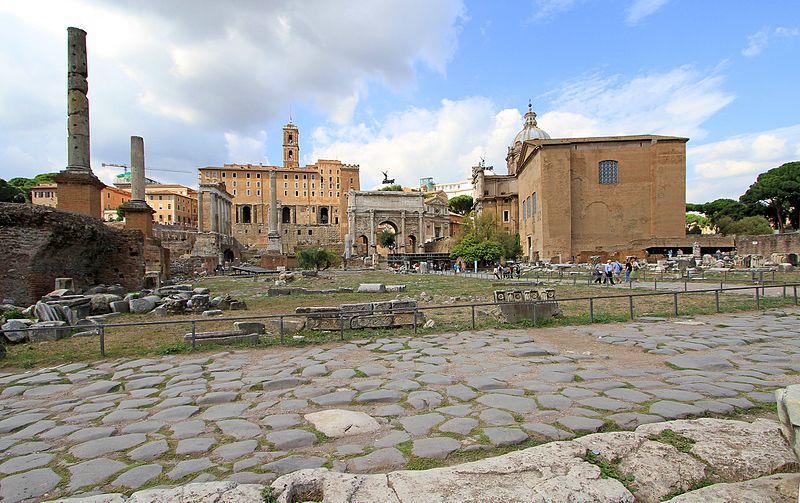 foro romano arco di settimio severo e a destra curia iulia sede del senato romano