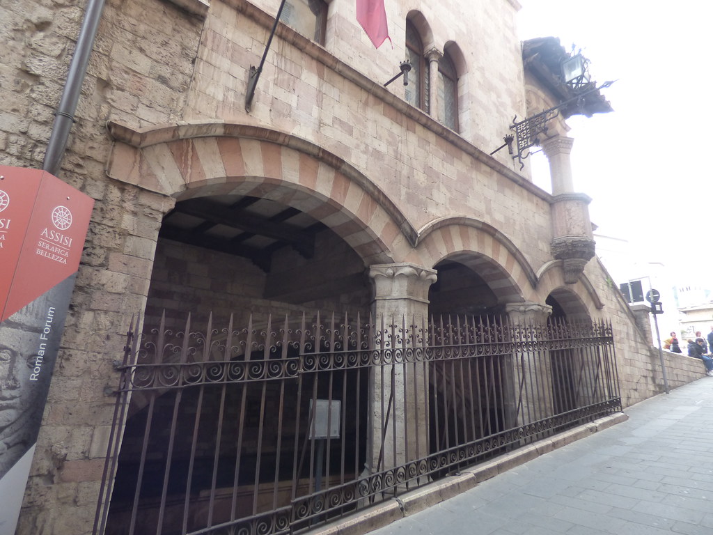 foro romano e museo archeologico via portica assisi