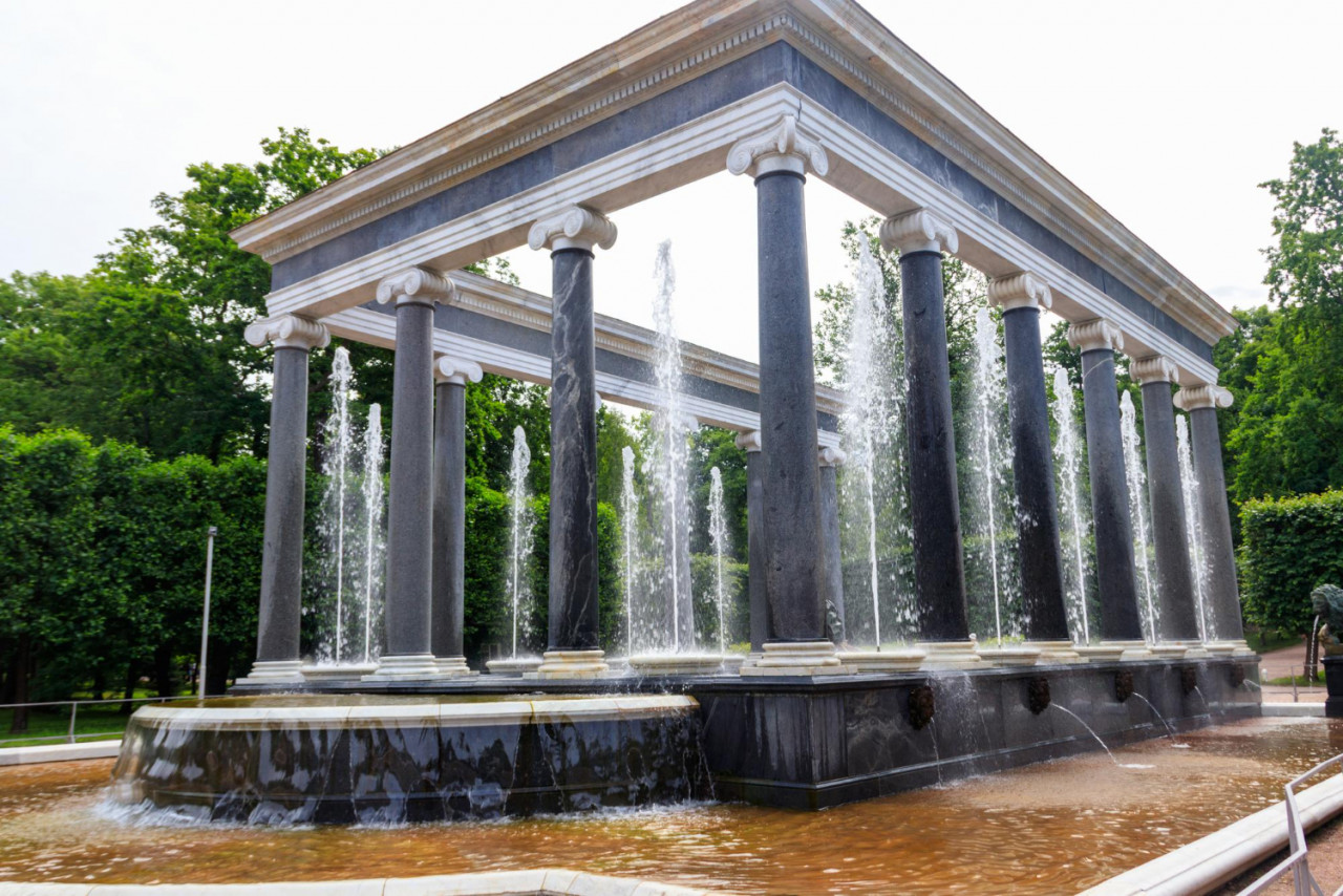 fountain lion s cascade lower park peterhof st petersburg russia