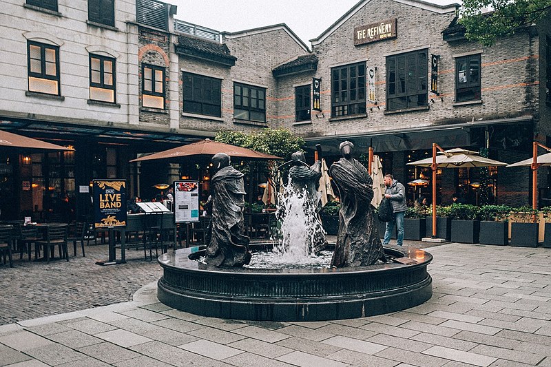 fountain with sculptures in xintiandi shanghai 20210329