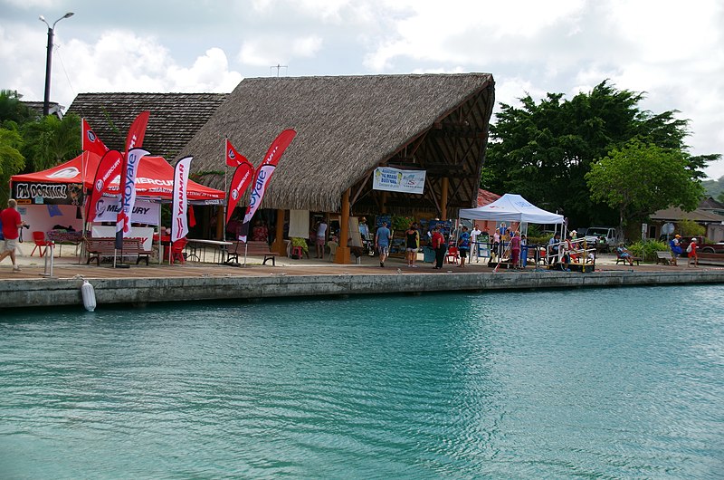 fp bora vaitape hafen