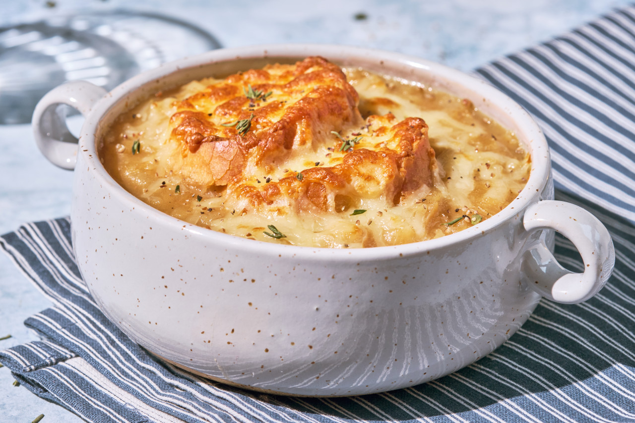 french onion soup with cheese croutons thyme