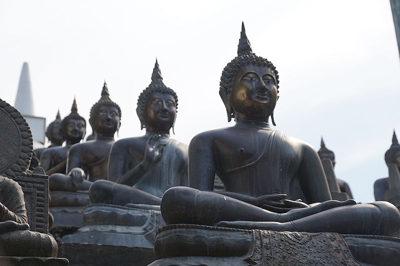 gangaramaya temple rows of buddhas