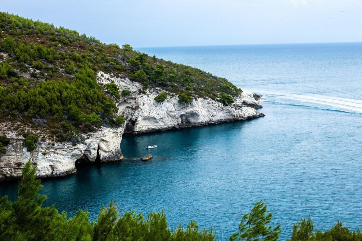 gargano mare puglia vieste roccia 1