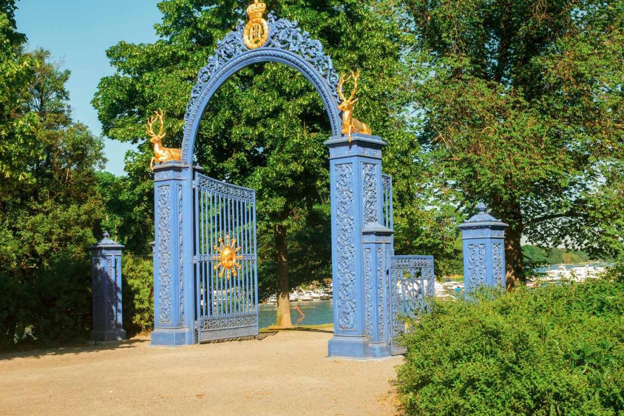 gates with golden deer stockholm