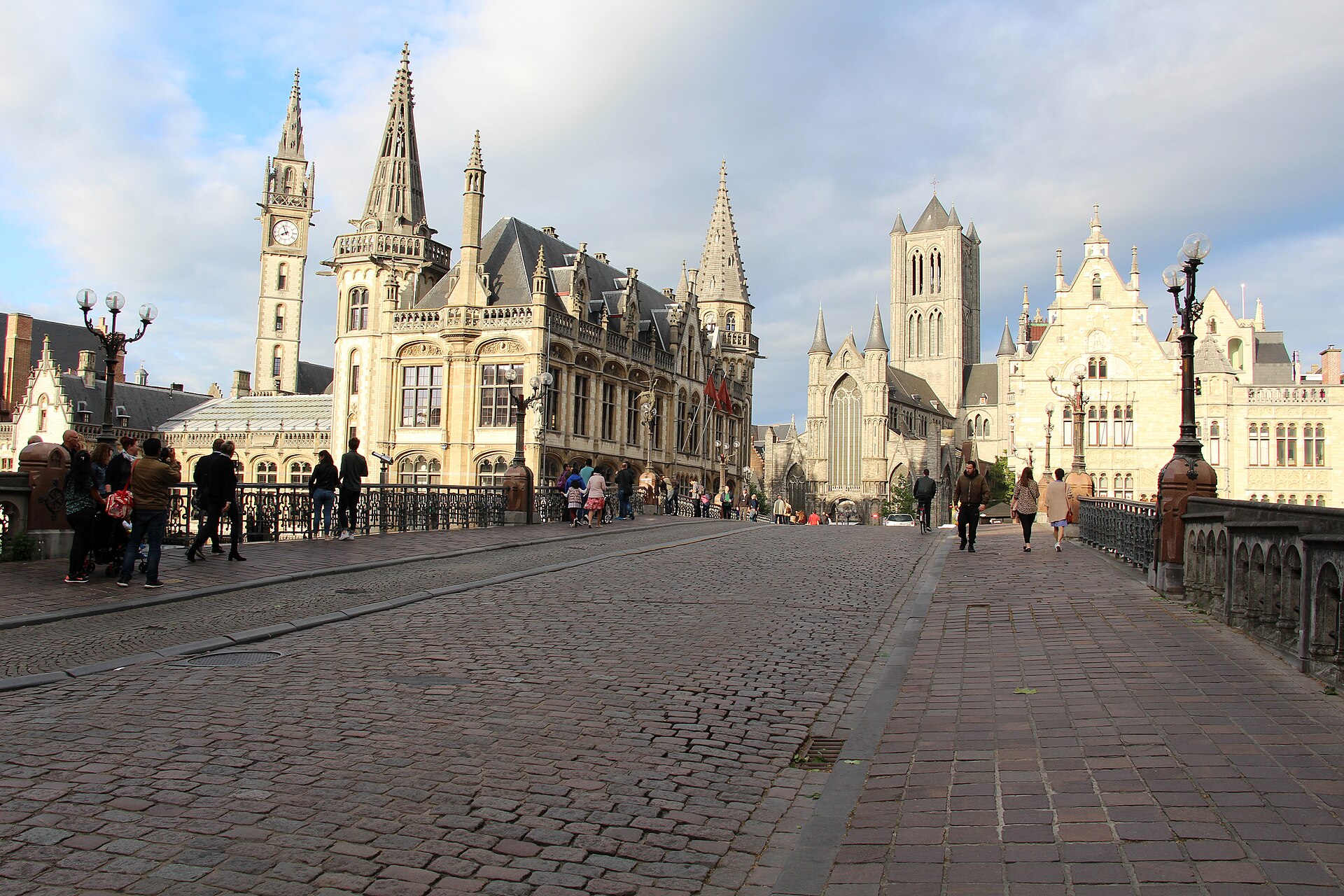 Vista panoramica delle tre torri di Gand dal Ponte di San Michele.