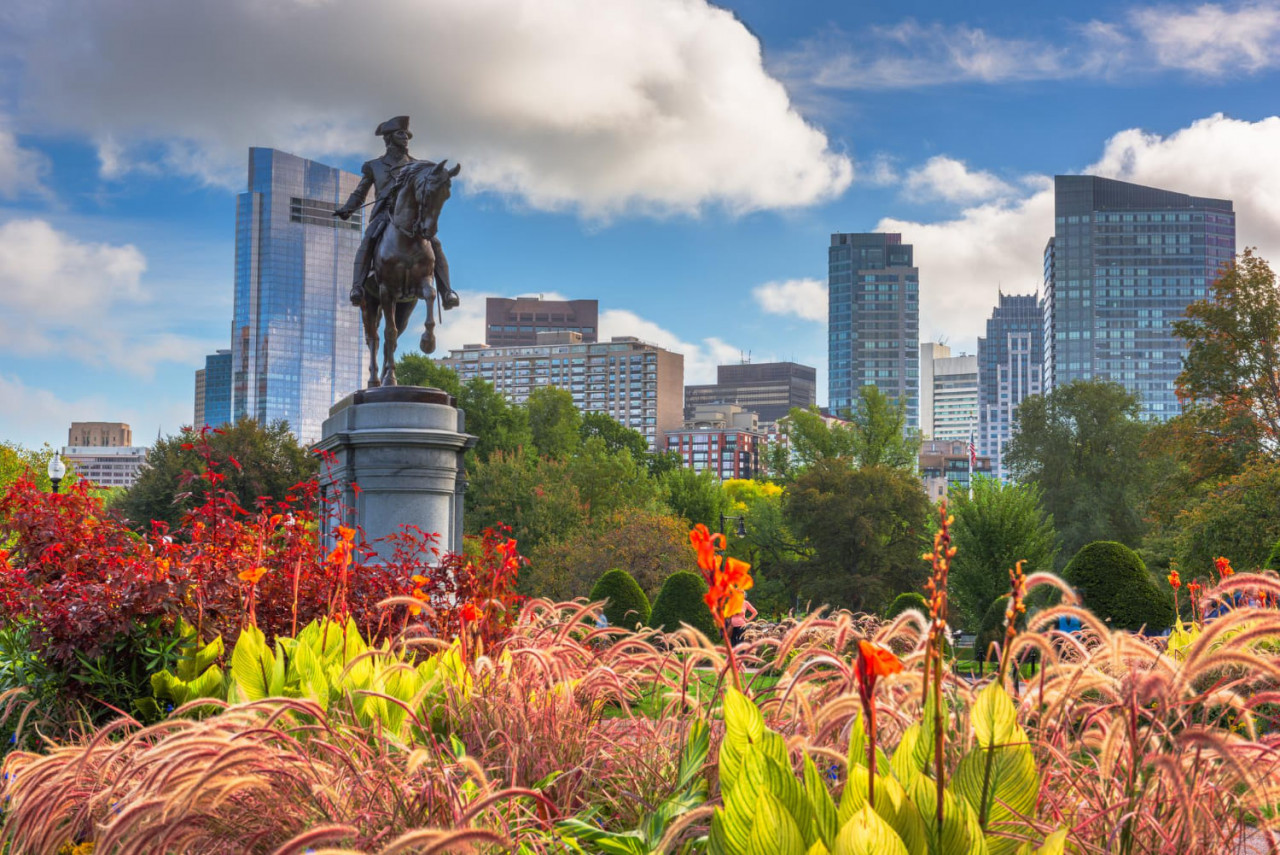 george washington monument al giardino pubblico di boston