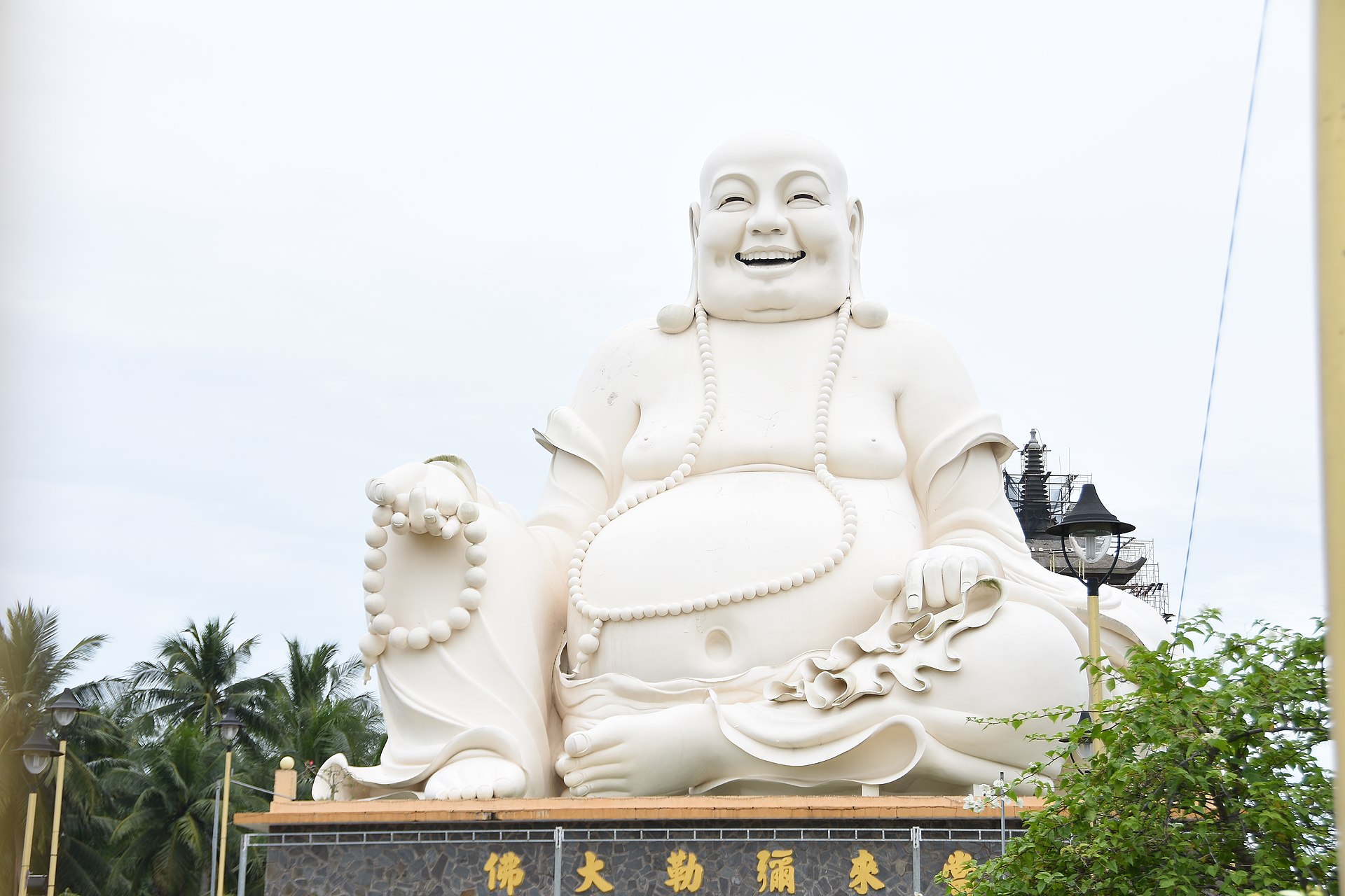 Tempio buddista Vinh Trang Pagoda durante tour da Ho Chi Minh