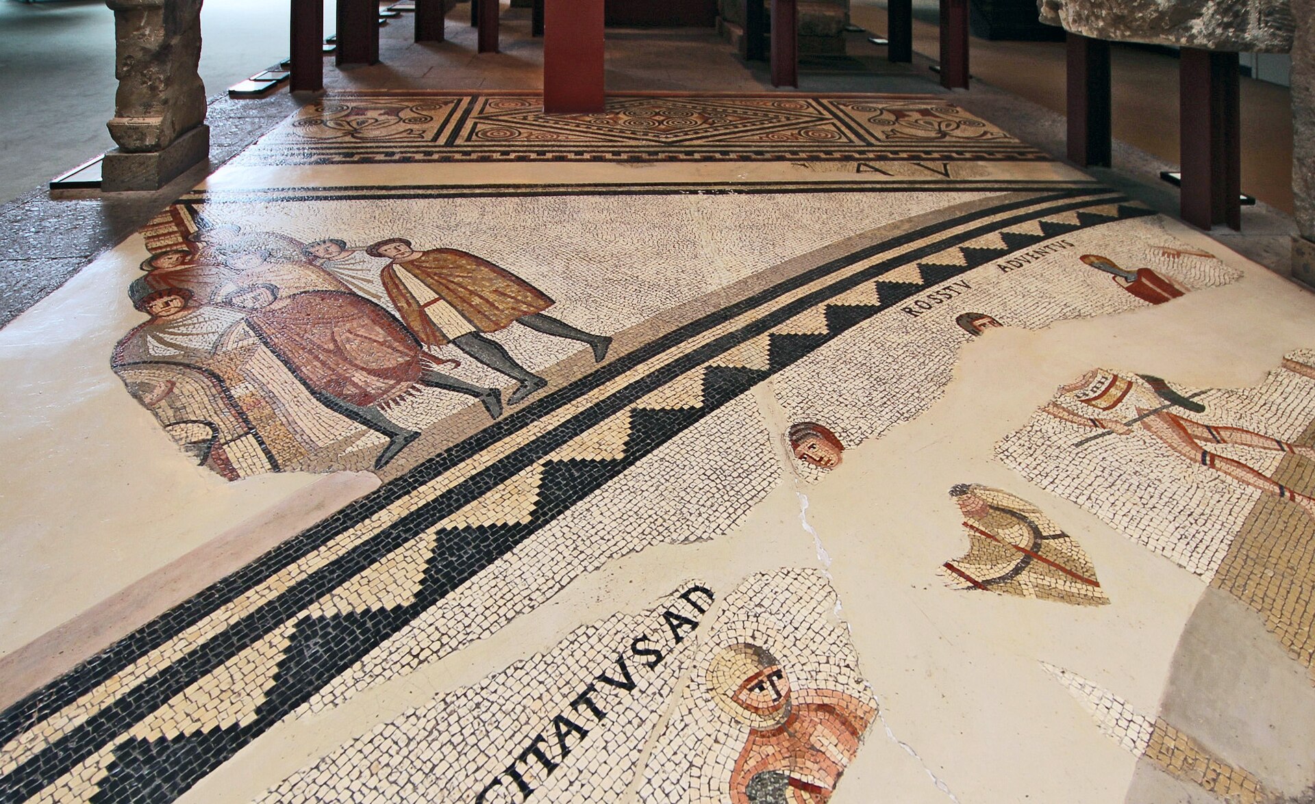 mosaici romani dentro il museo romano-germanico di colonia