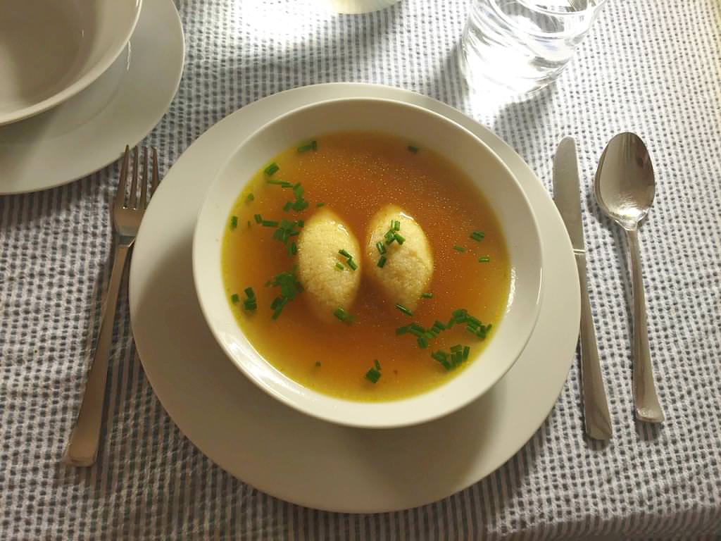 griessnockerlsuppe vienna