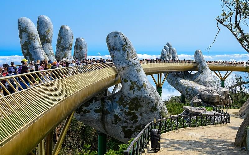 golden bridge da nang vietnam