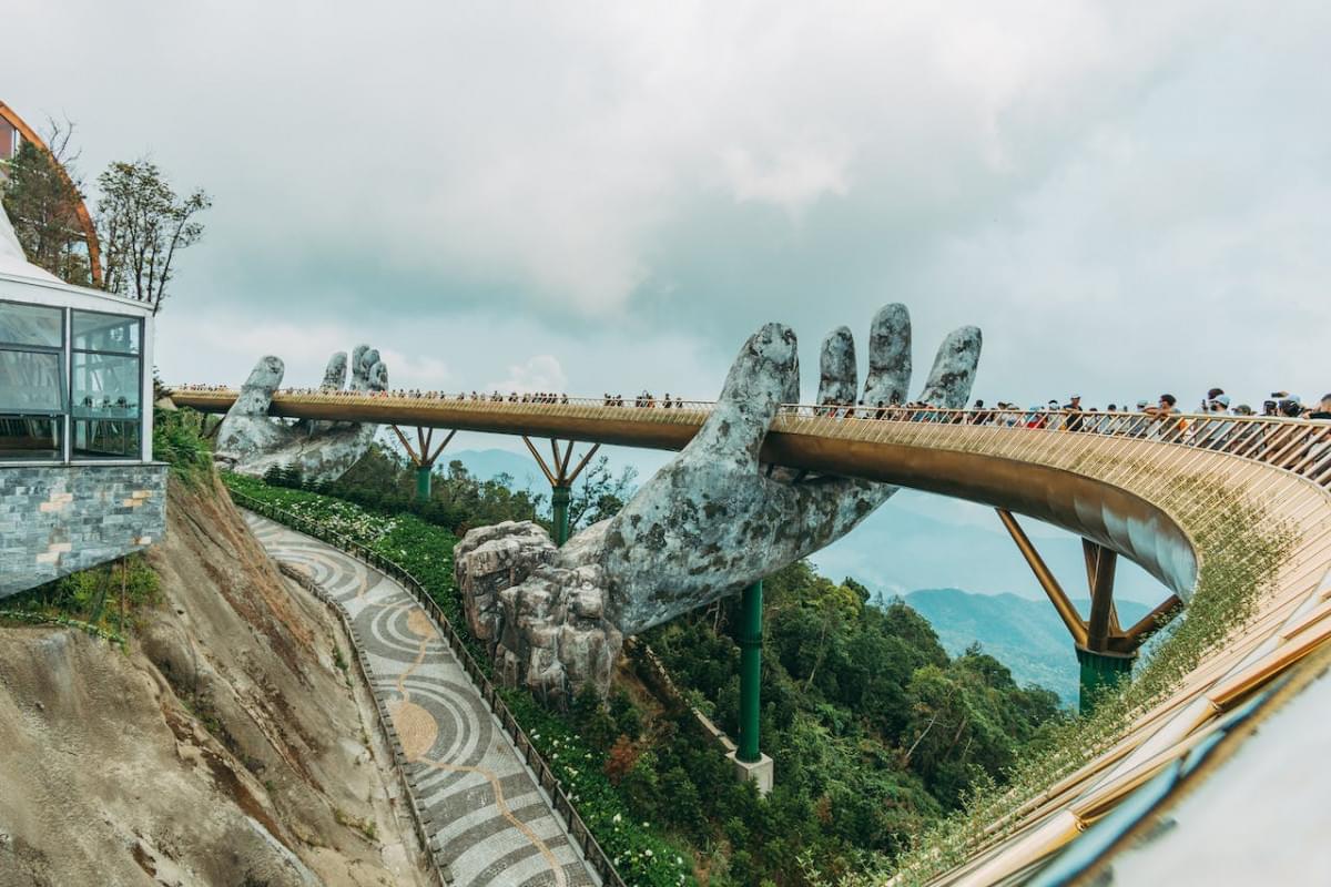 golden bridge in ba na hills da nang vietnam 2