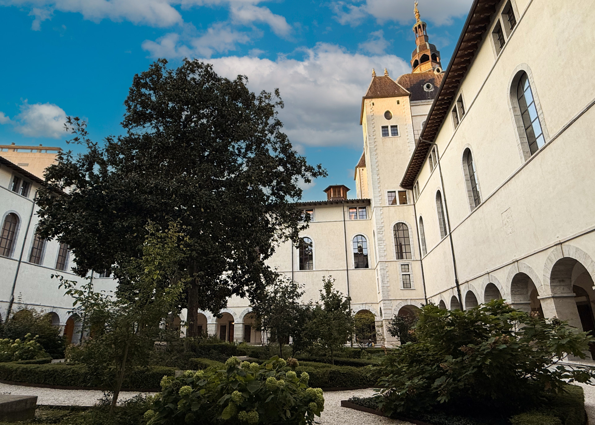 grand hostel dieu 2