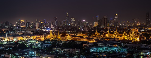 grand palace bangkok tempio notte