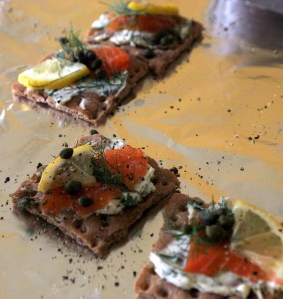 gravlax on crackers