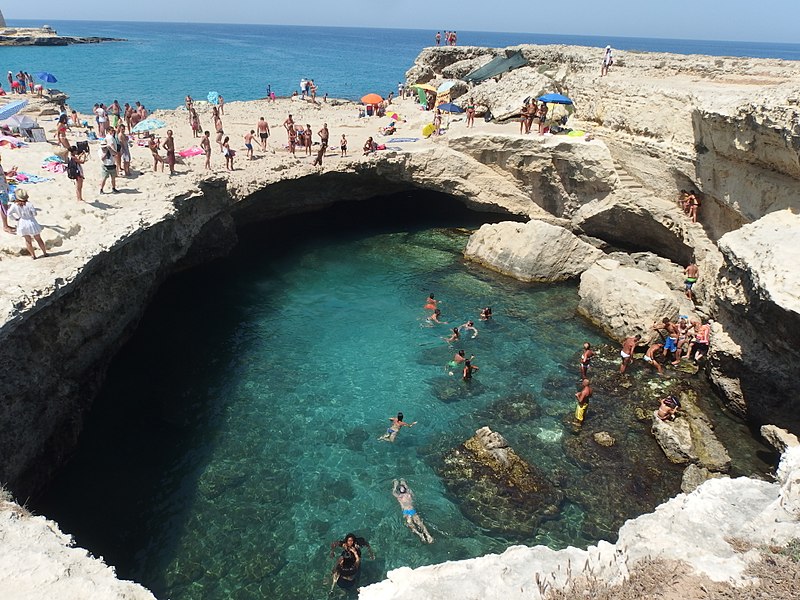 Grotta della Poesia (Roca Vecchia, Puglia)