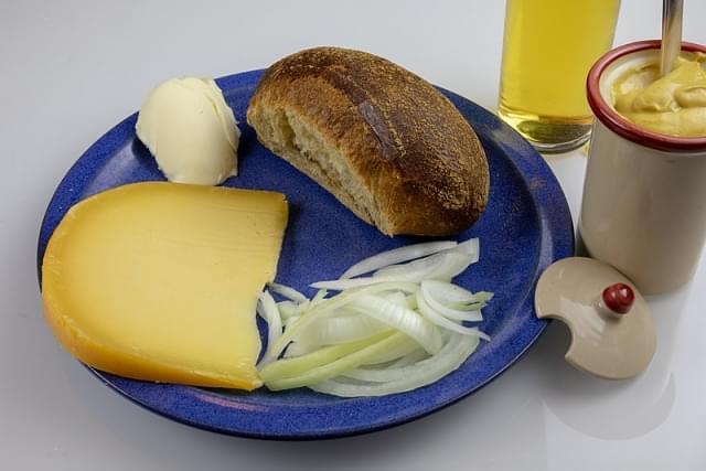 halve hahn pane di segale formaggio