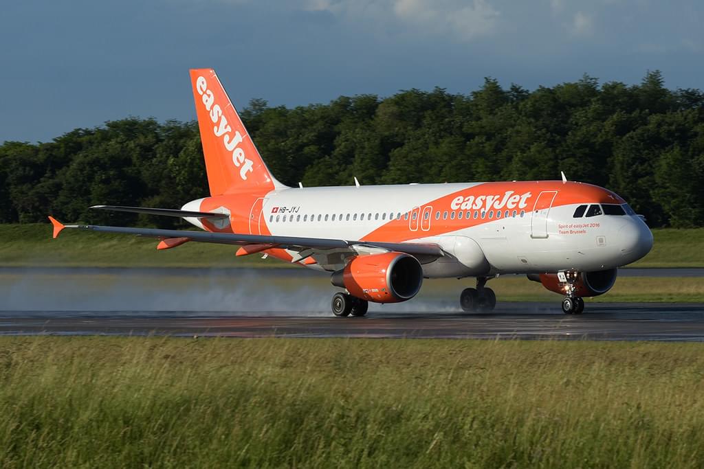 hb jyj a 319 easyjet bsl 6 17 spririt of easyjet 2016 team brussels title