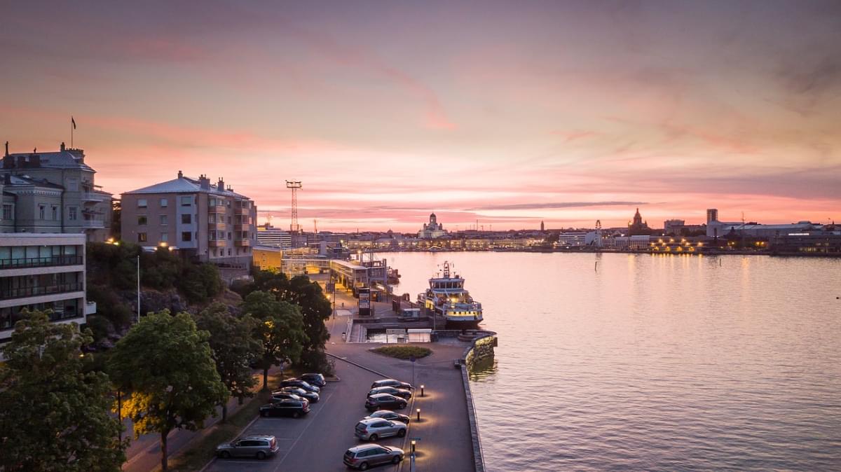 helsinkipanorama della citta al tramonto