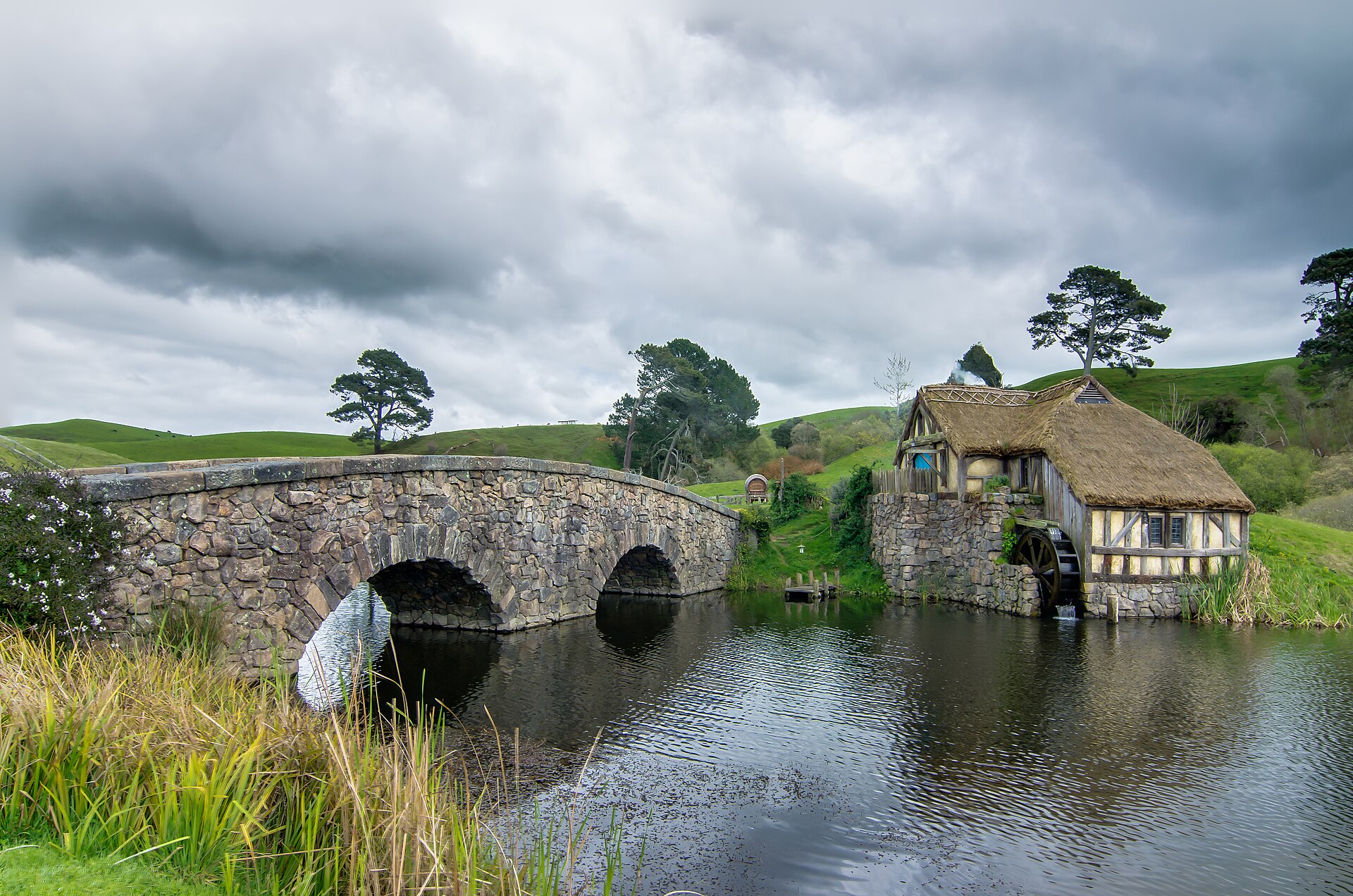 hobbitonmillanddouble archedbridge