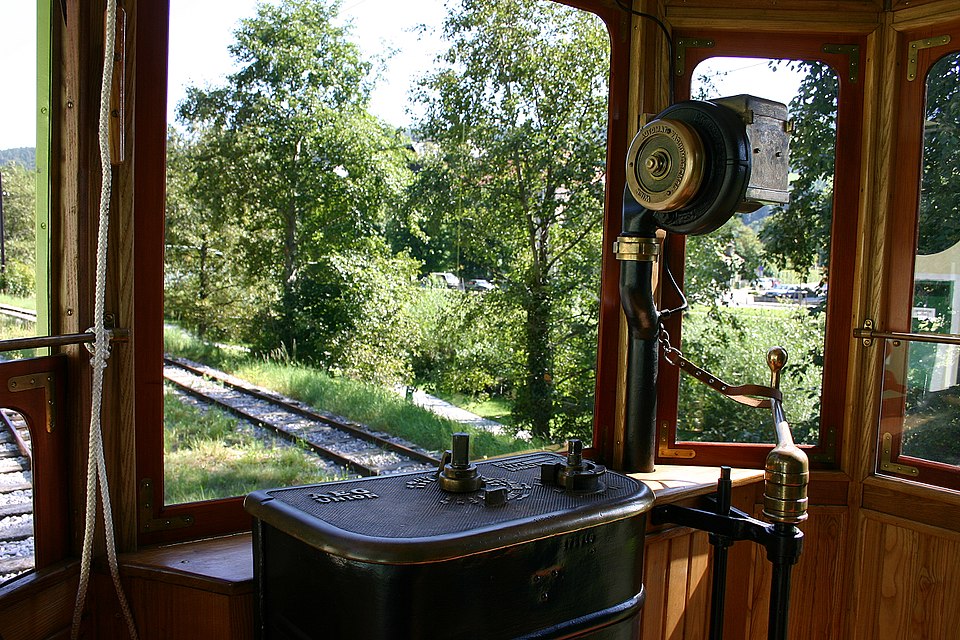 hollentalbahn niederosterreich triebwagen1 fuhrerstand