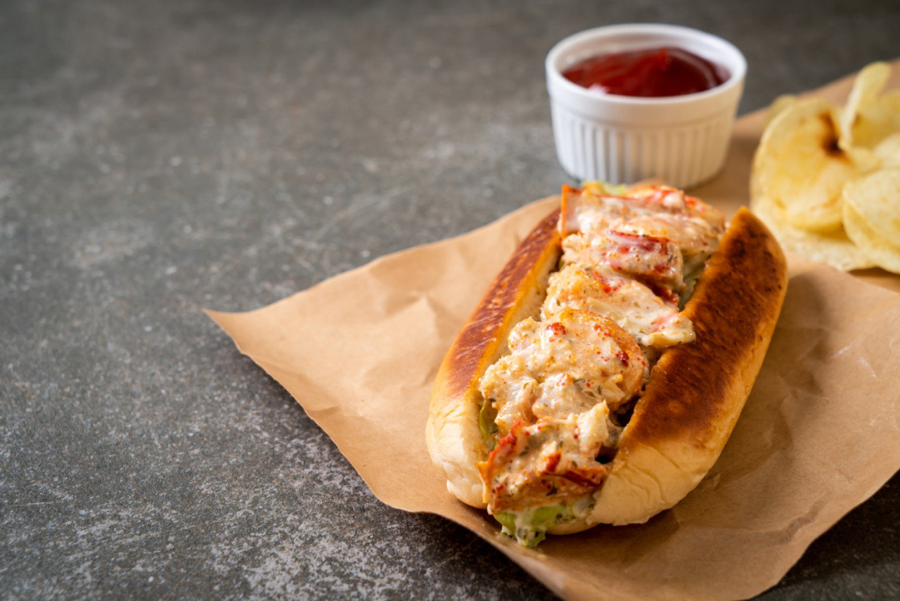 homemade lobster roll with potato chips