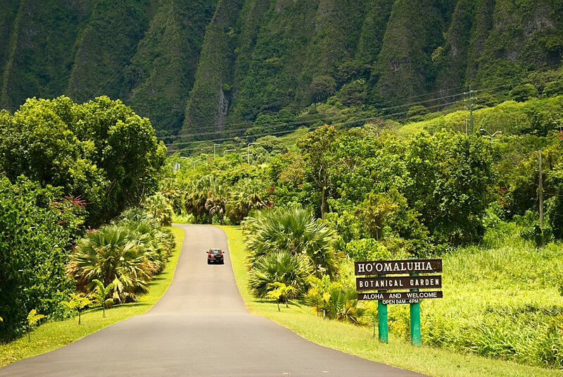 hoomaluhia botanical garden entrance