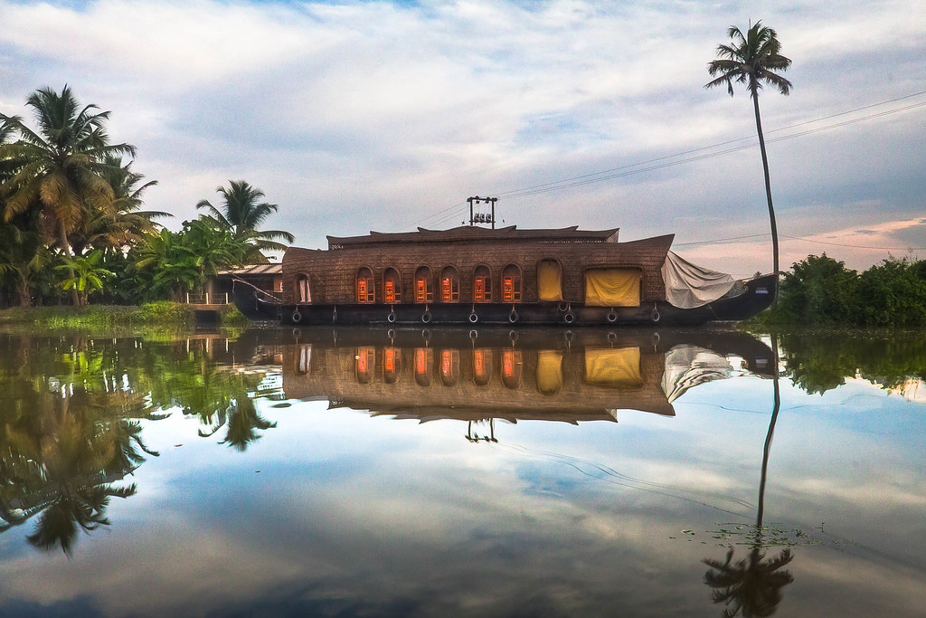 house boat and kumarakom