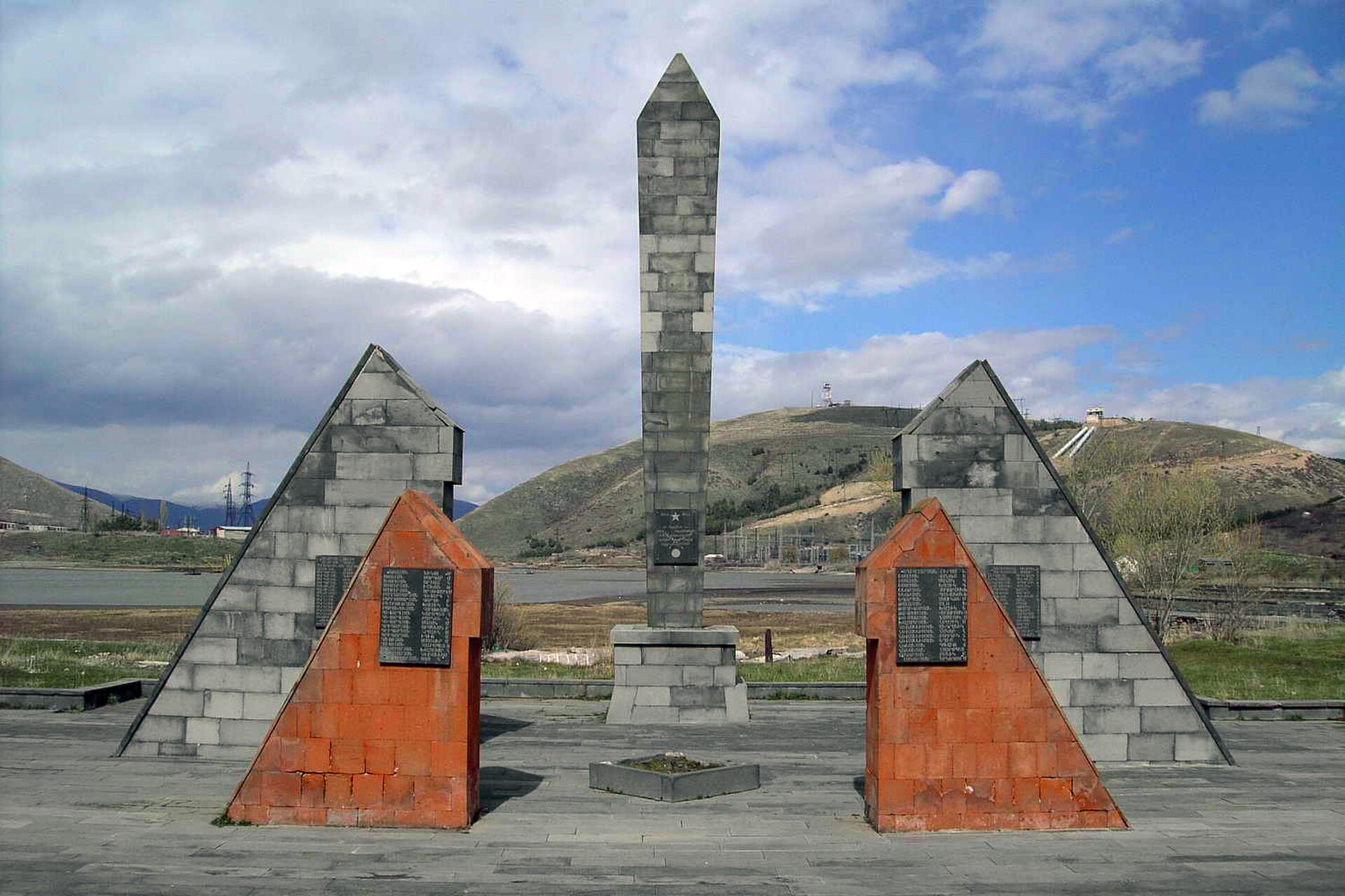 hrazdan aghbyurak monumenttothefalleninwwii panoramio