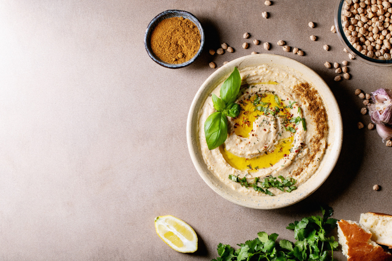 hummus with olive oil