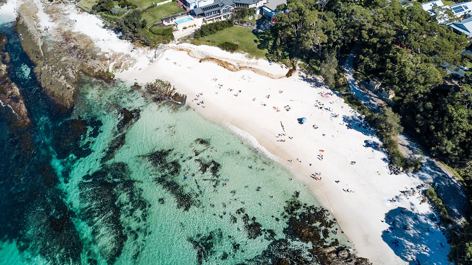 Acque cristalline e spiaggia di sabbia bianca a Jervis Bay