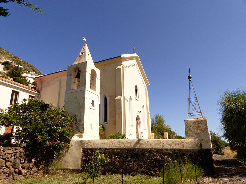 iglesia carmelo alicudi islas eolias sicilia italia 2015