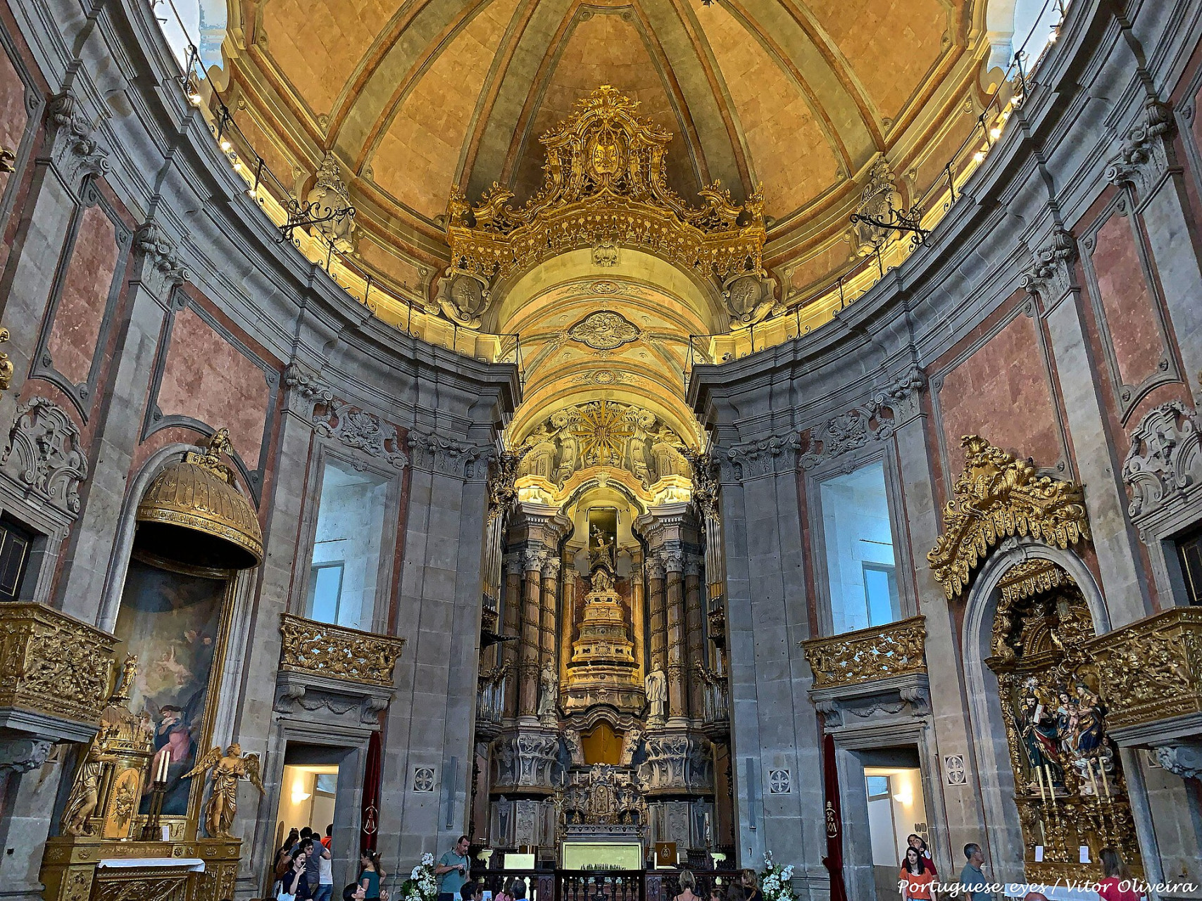 Igreja dos Clérigos, simbolo del centro di Porto