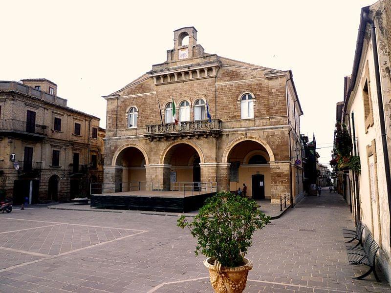 il palazzo comunale rocca san giovanni