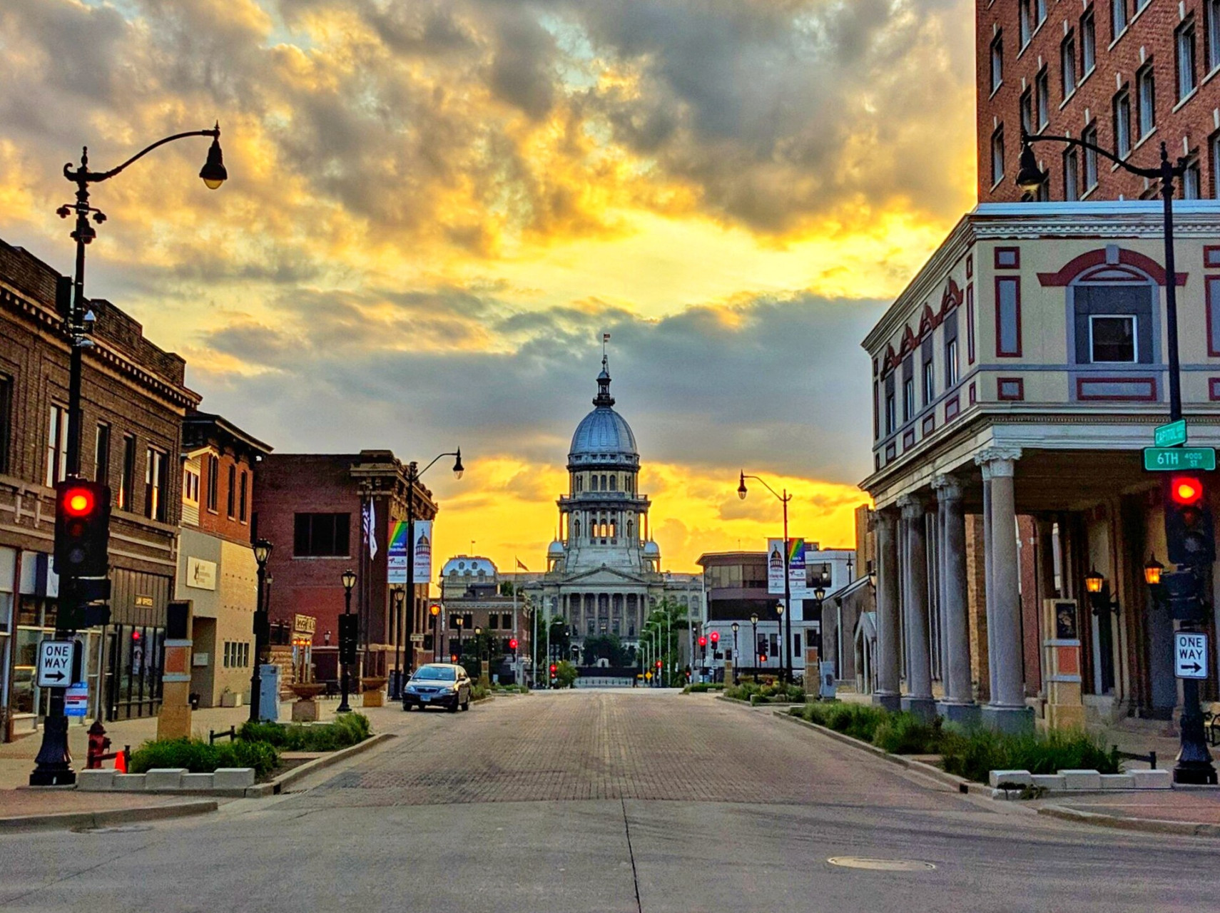 La cupola del campidoglio di Springfield vista dall'esterno.