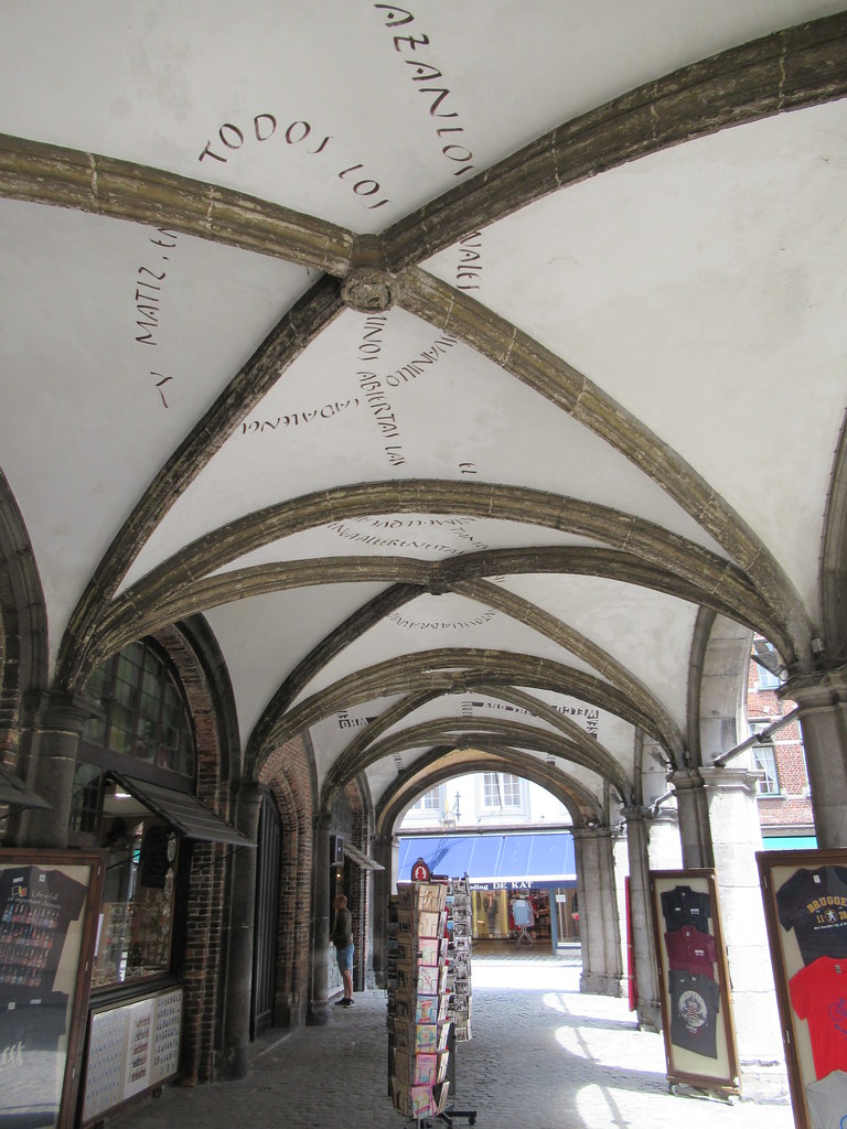 porticato sotto il Beffroi o Belfort di Bruges