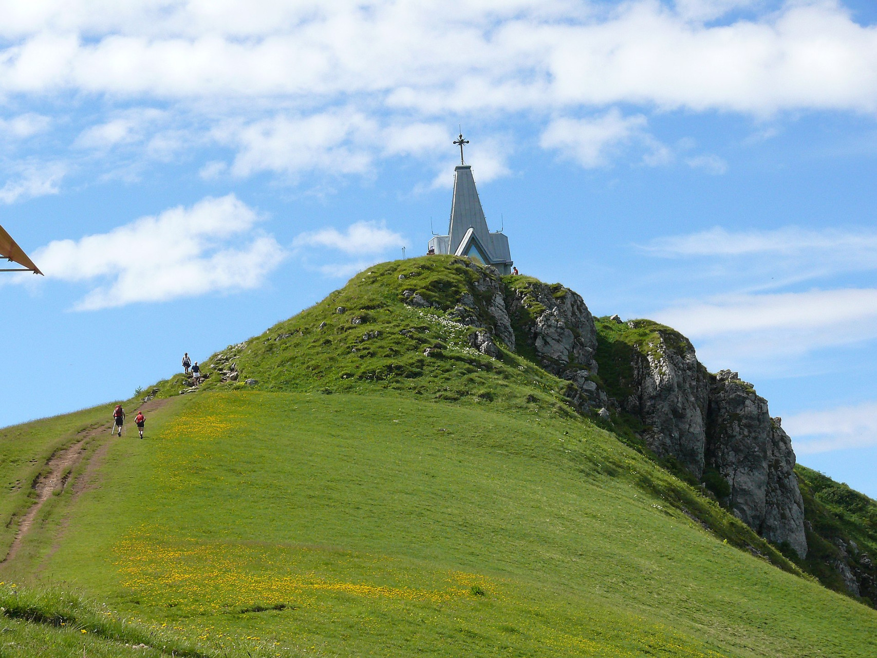 incamminoversomonumentoredentore monteguglielmo panoramio
