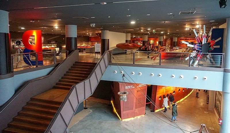 interior del itsasmuseum bilbao vista general