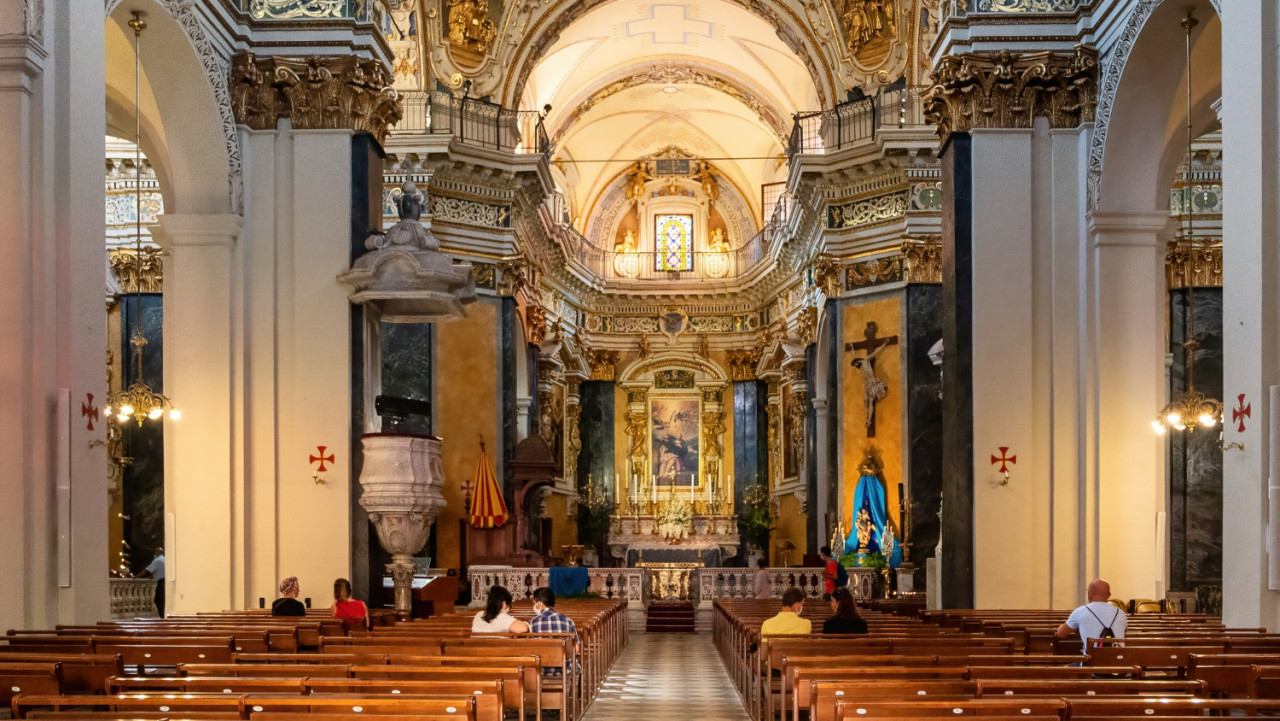 interior nice cathedral classic style sitting people