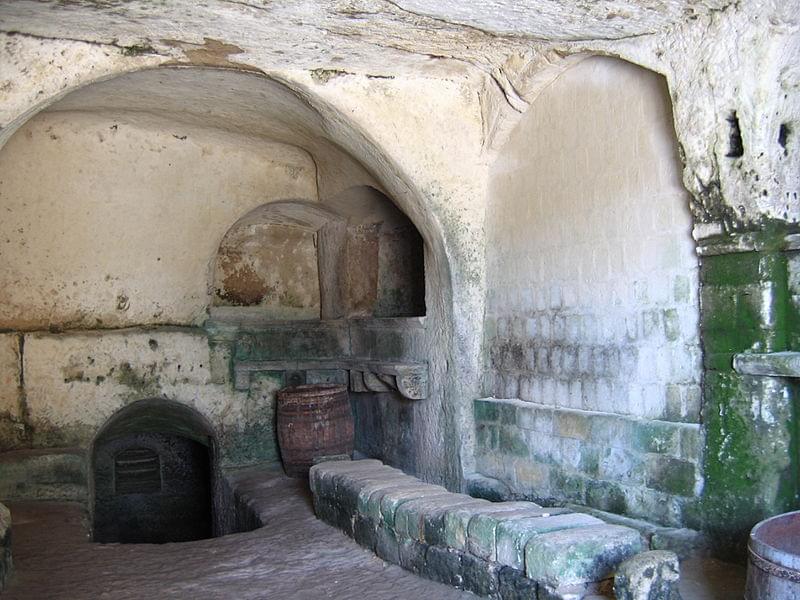 interno casa grotta matera