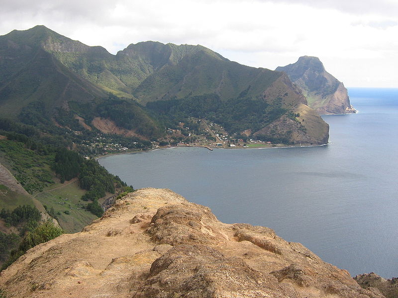 isla juan fernandez vista hacia robinson crusoe desde montana